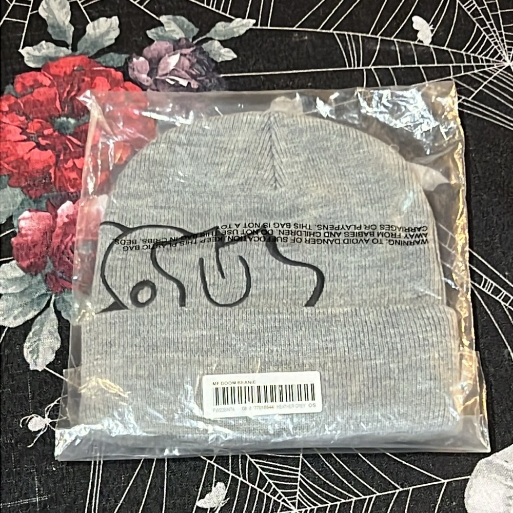 NWT FW23 SUPREME NEW YORK x MF DOOM LOGO BOGO HEATHER GREY BEANIE KNIT HAT RARE - Picture 2 of 5